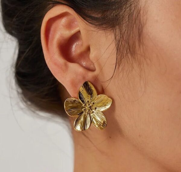 Stainless Steel Waterproof Anti-Tarnish Gold Floral Stud Earrings